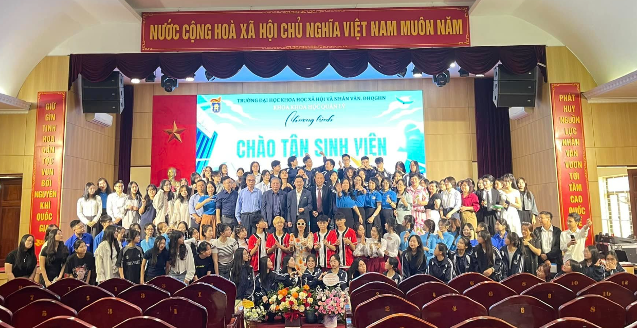 CHÀO TÂN SINH VIÊN K69 KHOA HỌC QUẢN LÝ - MỘT HÀNH TRÌNH MỚI VỚI NHIỀU TRẢI NGHIỆM THÚ VỊ